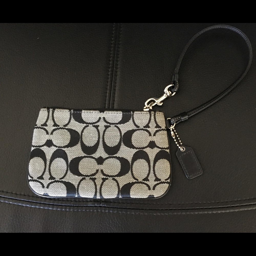 Chic Coach wristlet